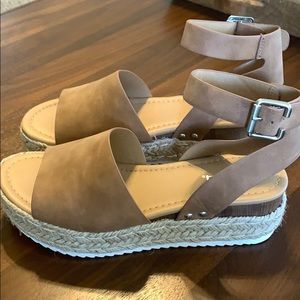 NWOT Soda Topic Platform Sandals